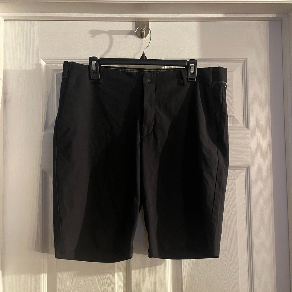 Men’s size 34 Nike golf shorts